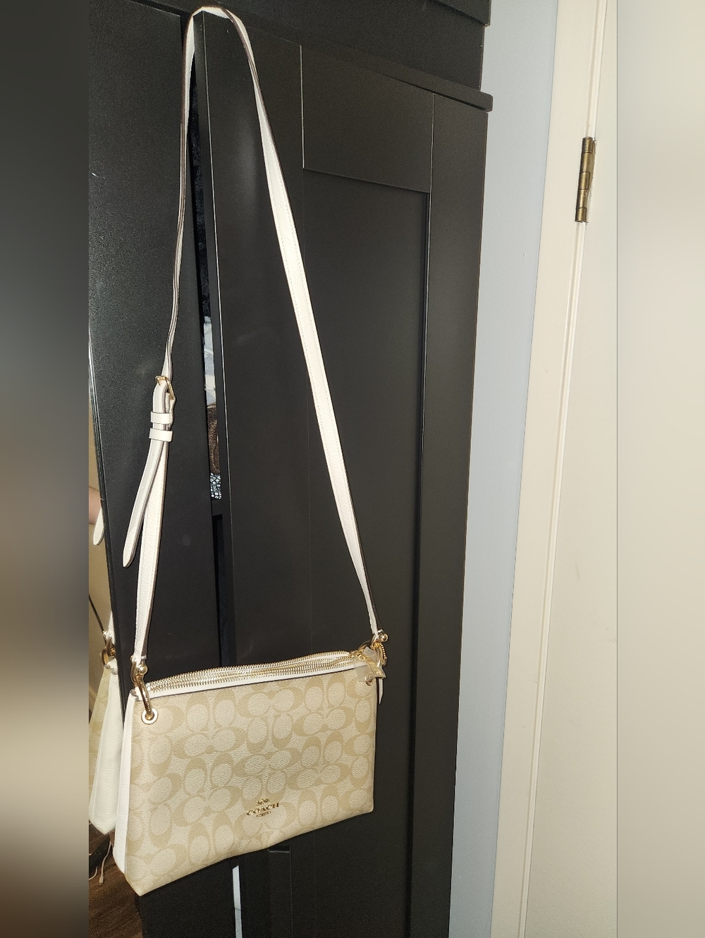 Coach Signature Canvas cross body - Picture 2 of 8